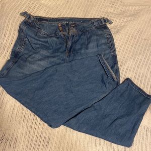American Eagle Relaxed mom jeans